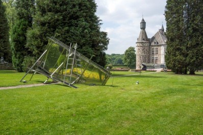 Oeuvre de Jonathan Sullam au château de Jehay.